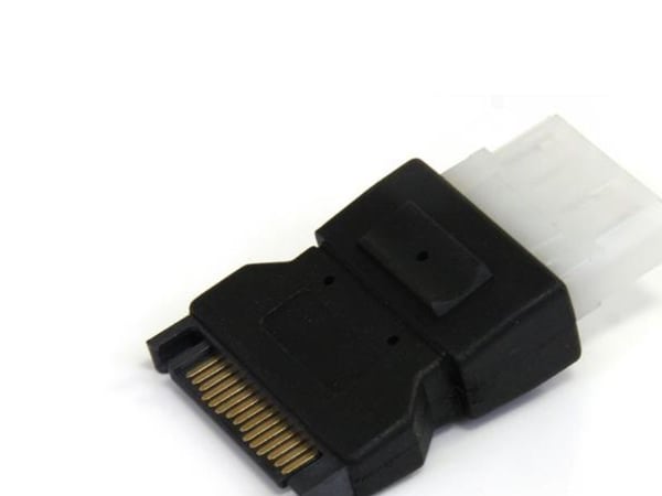 StarTech SATA to LP4 Power Cable Adapter - Power adapter - SATA power (M) to 4 pin internal power (F) - black - LP4SATAFM - Strømadapter - SATA-str...