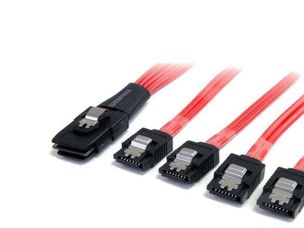 StarTech.com SAS8087S450, 0,05 m, SFF-8087, SATA, Uros/uros, Musta, Punainen, 60 g