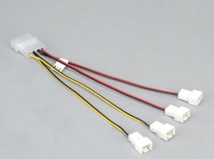 Akasa multi fan connection with speed reduction - Jakaja tuulettimelle - 4-pinninen sisäinen virtaliitin (uros) 3-pinniseen tuuletinliitäntään (uro...