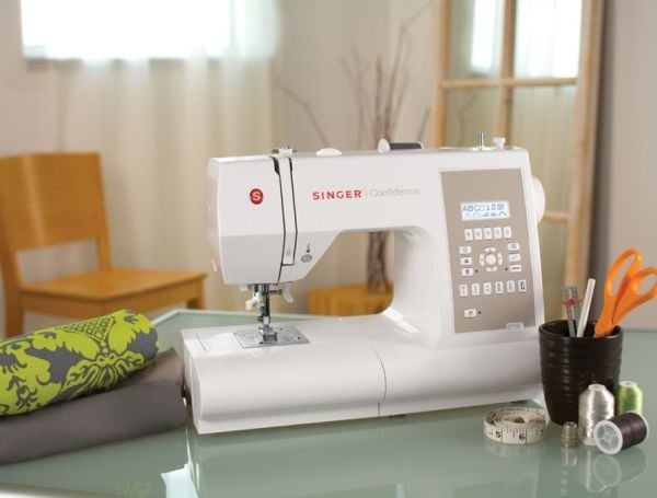 Singer Confidence 7470 - Symaskin - 225 sting - 6 enkeltskrittsknappehull - LCD display