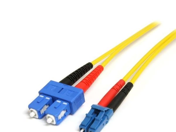 Startech 10m Fiber Optic Cable - Single-Mode Duplex 9/125 - LSZH - LC/SC - OS1 - LC to SC Fiber Patch Cable (SMFIBLCSC10) - Koblingskabel - SC-enke...