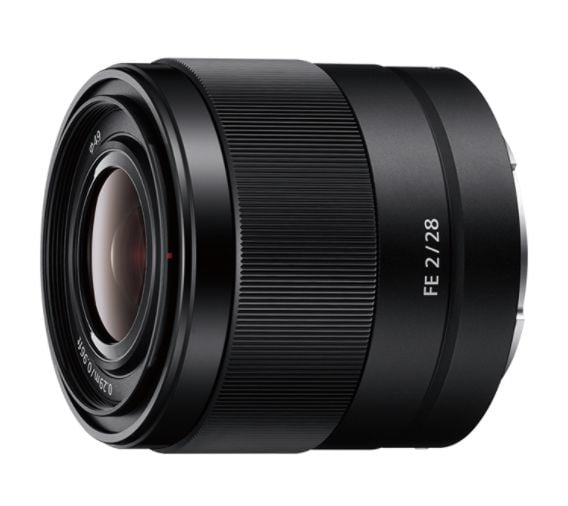 Sony SEL28F20 - Vidvinkelobjektiv - 28 mm - f/2.0 FE - Sony E-mount - för Cinema Line; a VLOGCAM; a1; a1 II; a6700; a7 IV; a7 V; a7C; a7C II; a7CR;...
