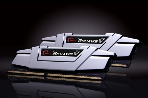 G.Skill Ripjaws V - DDR4 - sett - 16 GB: 2 x 8 GB - DIMM 288-pin - 2666 MHz / PC4-21300 - CL15 - 1.2 V - ikke-bufret - ikke-ECC - strålende sølv