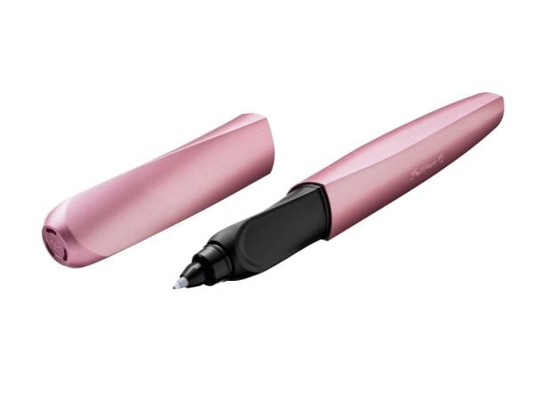 Pelikan Twist rollerballpenn Girly Rose, rosa metallisk ergonomisk form, passer for høyre- og venstrehendte, - 1 stk (806299)
