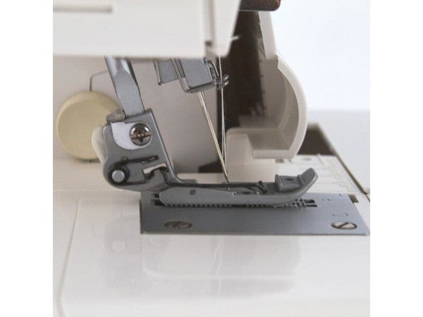 820D-3 OVERLOCKER