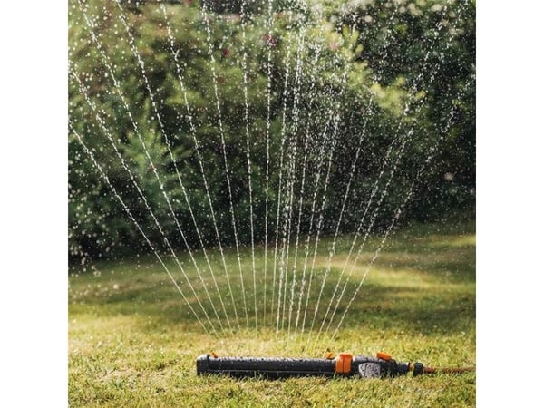 Fiskars 1027028, Oscillerende sprinkler, Svart, Oransje