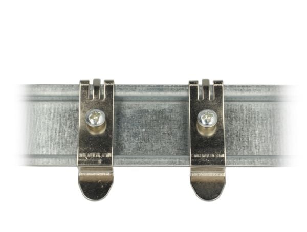 Delock - Monteringssett for pluggbordpanel til skrivebord med 35 mm-DIN-skinne