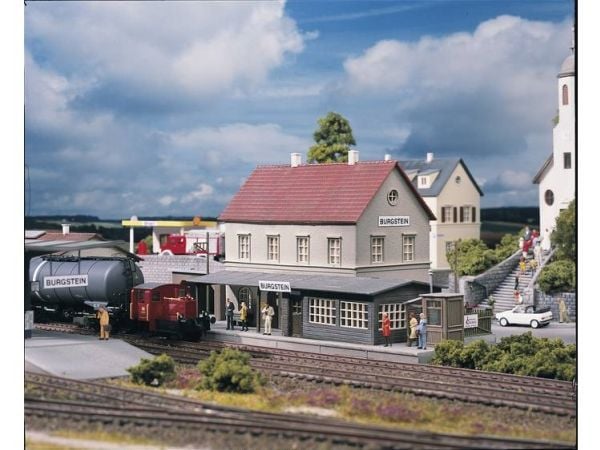 Järnvägsstation Burgstein H0 Piko H0 61820