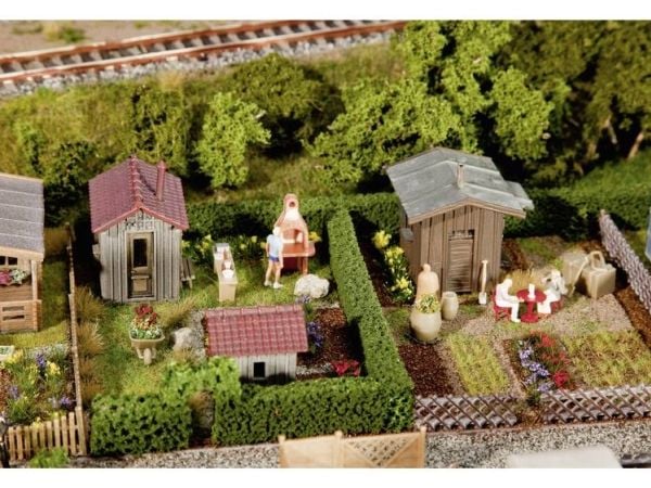 Faller 180494 H0 2 pienviljelypalstaa ja vaja Rakennussarja