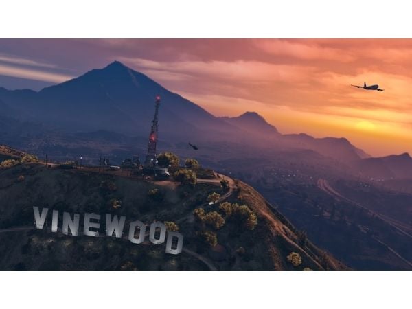 Rockstar Games Grand Theft Auto V Premium Online Edition, PS4, PlayStation 4, Flerspillermodus, M (Utviklet)
