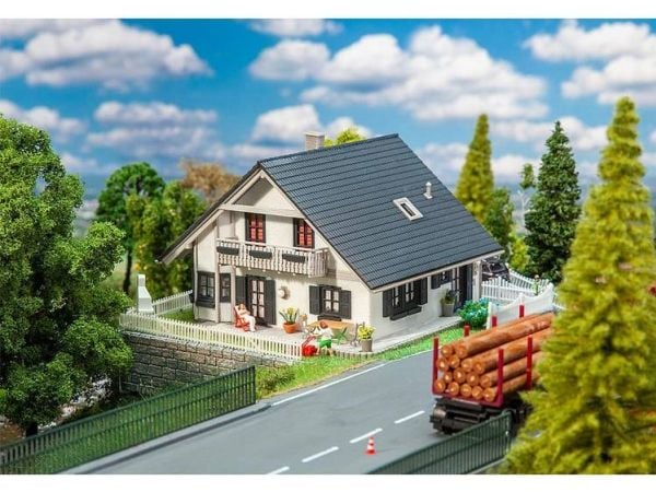 Renoverbar enebolig H0 Faller 130640