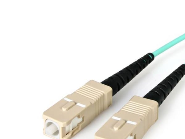 StarTech.com 2m valokaapeli - 10 Gb Aqua - Multimode Duplex 50/125 - LSZH - LC/SC - OM3 - LC to SC Fiber Patch Cable (A50FBLCSC2) - Patch cable - L...