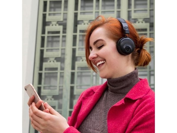 JLab Studio Wireless Black - Bluetooth on-ear-hodetelefoner (30 timers batterilevetid, innebygd mikrofon, fjernkontroll)