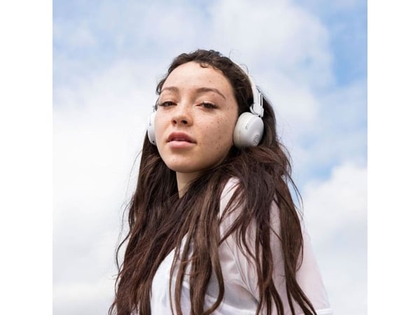 JLab Studio Wireless Black - Bluetooth on-ear-hodetelefoner (30 timers batterilevetid, innebygd mikrofon, fjernkontroll)