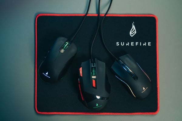 Surefire Gaming Silent Flight 320 - Gaming Musemåtte - 32 x 26 cm. - Sort/Rød