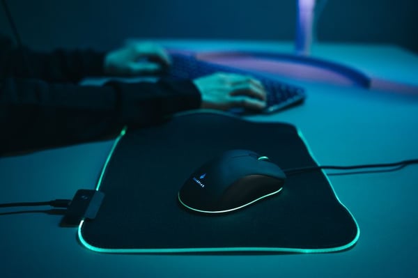 Surefire Gaming SIlent Flight RGB-320 - Gaming Musemåtte - 32 x 26 cm. - Sort/RGB