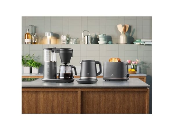 Electrolux E7K16BP, 1,7 l, 2400 W, Sort, Kobber, Justerbar termostat, Vannivåindikator, Trådløs
