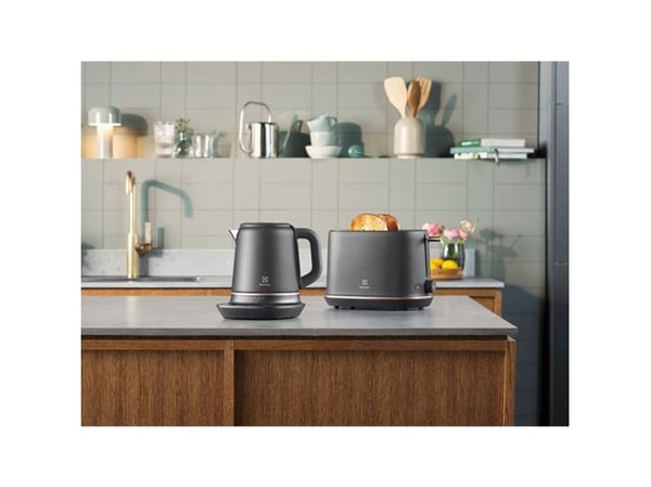 Electrolux E7K16BP, 1,7 l, 2400 W, Sort, Kobber, Justerbar termostat, Vannivåindikator, Trådløs