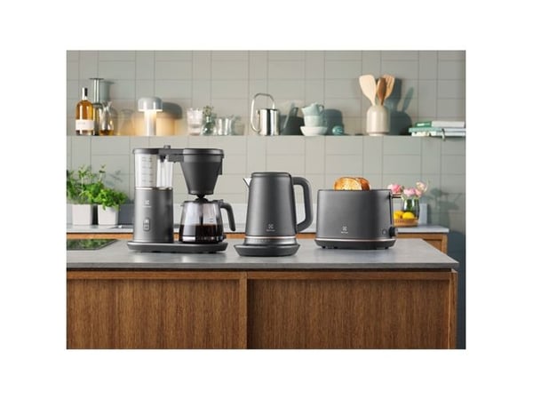 Electrolux E7K16BP, 1,7 l, 2400 W, Sort, Kobber, Justerbar termostat, Vannivåindikator, Trådløs