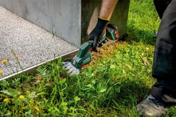 Metabo SGS 18 LTX Q - Kombinert gress-/buskkutter - trådløs - 18 V - uten batteri - 2300 spm - 1.2 kg
