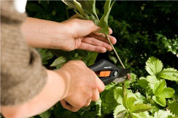 Fiskars SingleStep Beskärningssaxar