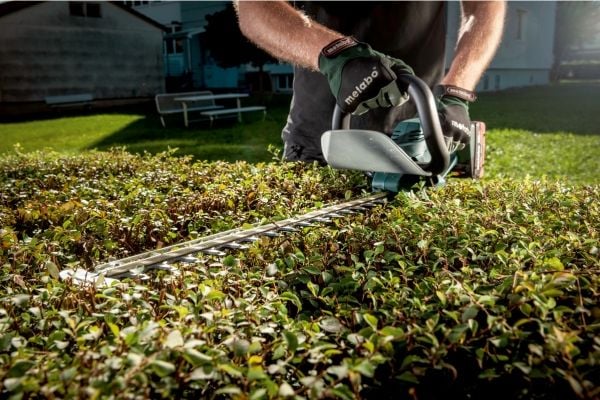 Metabo AHS 18-65 V - Hekkstusser - trådløs - 18 V - uten batteri - 2700 spm - 65 cm - 63 cm - kuttekapasitet: 18 mm - 3.9 kg