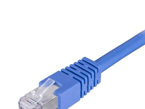 DELTACO STP-611 - Koblingskabel - RJ-45 (hann) til RJ-45 (hann) - 1.5 m - foliebelagt uskjermet tvinnet kabelpar (F/UTP) - CAT 6 - blå