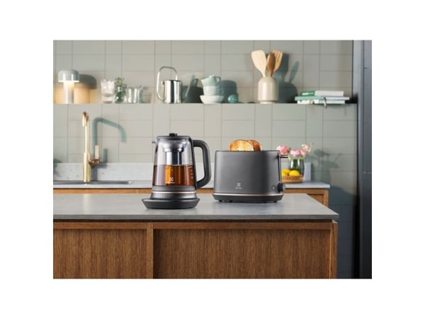 Electrolux E7GK1-8BP, 1,7 l, 2000 W, Sort, Kobber, Justerbar termostat, Vannivåindikator, Trådløs
