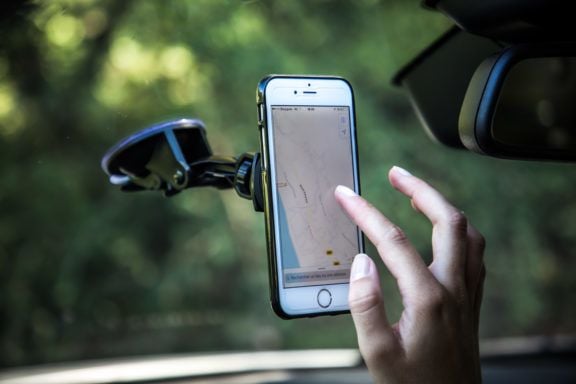 Mobilis U.FIX Universal Car Navigation Kit - Magnetisk holder for mobiltelefon