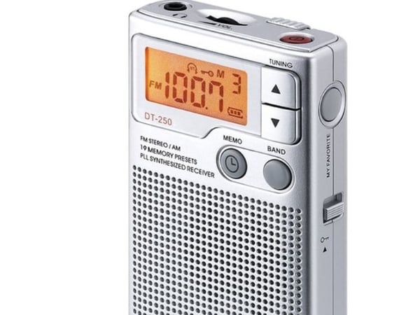 Sangean DT-250, AM,FM,MW, 87,5 - 108 Mhz, 520 - 1710 kHz, 4 ohm (O), 3,49 cm (1.38"), Sølv