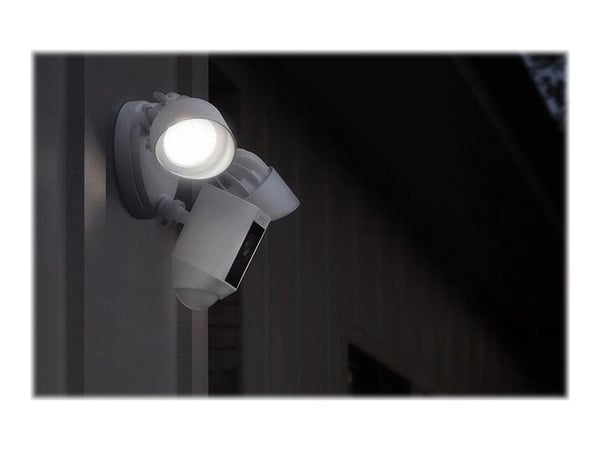 Ring Floodlight Cam Wired Plus, IP-turvakamera, Ulkona, Langaton, 2000 lm, 3000 K, Katto/seinä