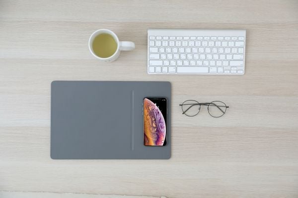 POUT Mouse pad with high-speed wireless charging HANDS 3 PRO dust gray, Grå, Monokromatisk, ABS syntetisk, Polyurethan, USB-strøm, Antiskliunderlag
