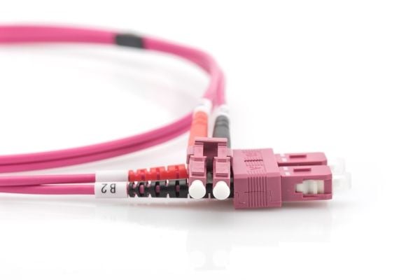 DIGITUS - Koblingskabel - SC flermodus (hann) til LC multimodus (hann) - 3 m - 3 m - fiberoptisk - dupleks - 50 / 125 mikroner - OM4 - med støvel, ...