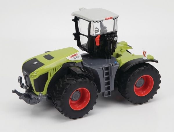Britannian Claas Xerion 5000 Traktori