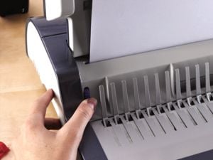 Fellowes plastbinder Quasar-E elektrisk stanse
