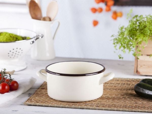 Altom Design CREAM emaljert gryte 2,1 l, diameter 18 cm, høyde 9,5 cm, kremfarget