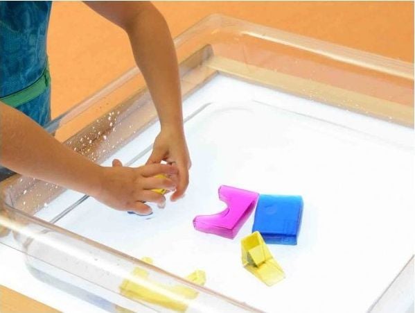 Masterkidz akrylbeholder for lek med vann og sand