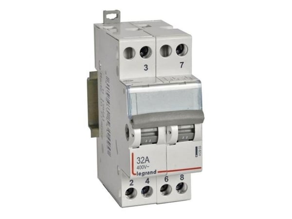 CX3 Vaihtokytkin 2P 32A 400V 1-0-2, 2-moduuli