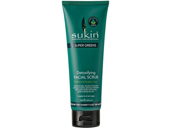Sukin SUPER GREENS detox-skrubb för ansiktet 125 ml