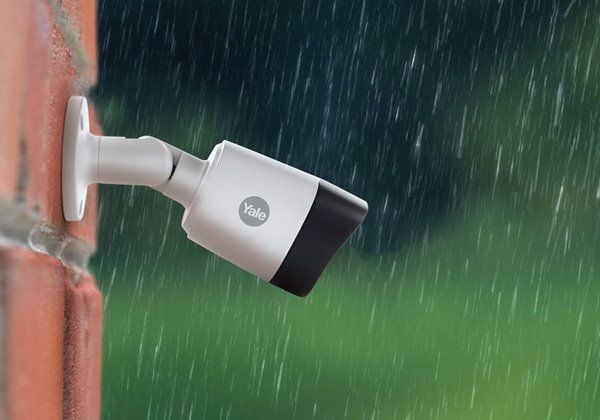 Yale SV-ABFX-W-2, CCTV övervakningskamera, Utomhus, Kabel, Skrivbord/vägg, Grå, Vit, Låda