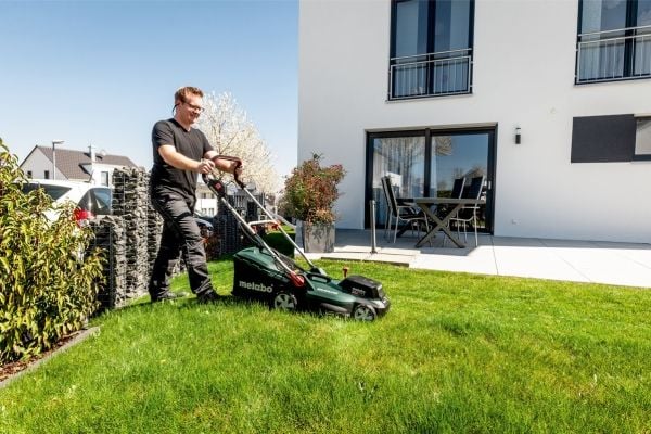 Metabo RM 36-18 LTX BL 36 - Gressklipper - trådløs - 18 V - 5.2 Ah - 2 batterier - 4000 rpm - 36 cm - 14 kg