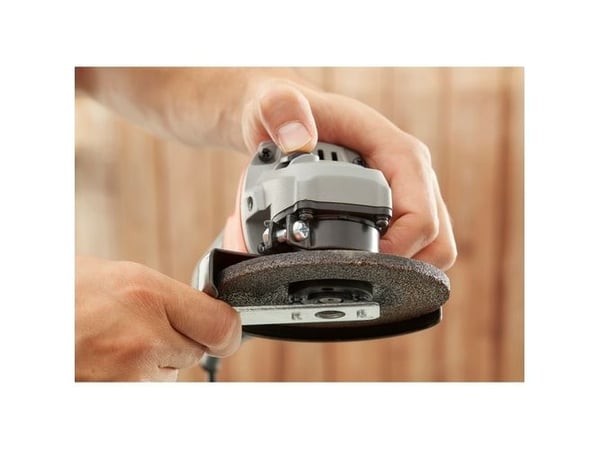 BLACK+DECKER BEG010 - Vinkelslip - 710 W - 115 mm