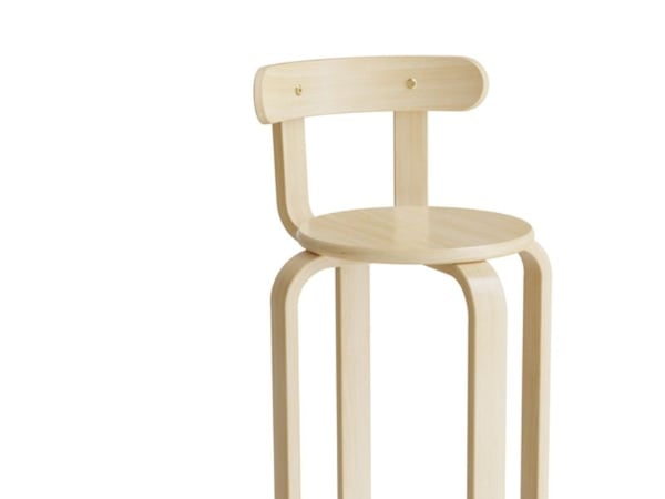 Taburet Oscar med ryglæn, 520 mm, sæde i birk laminat, stel i birkefinér