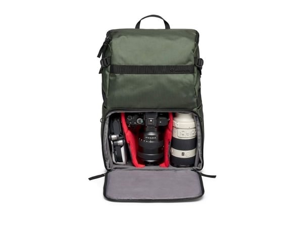 Manfrotto Street Slim - Ryggsekk for digitalbildekamera med linser / notebook / tripod - syntetisk tøy, high-density EVA foam - mørk grønn - contem...