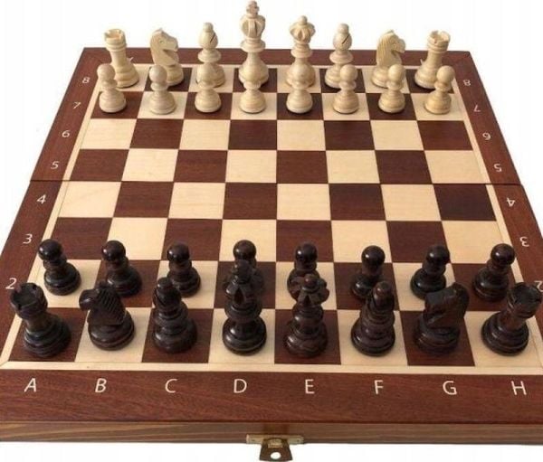 RAFAŁ MAGIERA Viilutetut shakkinappulat