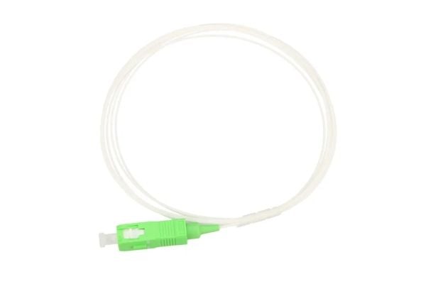 Extralink - Grisehale - SC/APC-enkeltmodus (hann) - 1.5 m - fiberoptisk - 900 mikroner - G.657.A1 - enkel stripe - hvit