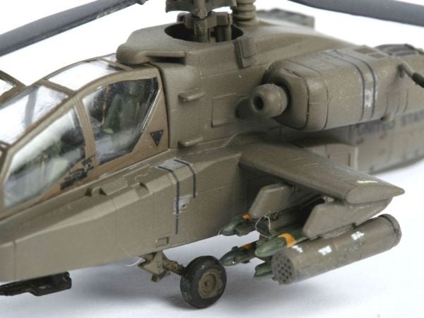 Revell AH-64D Longbow Apache, Rotorcraftmodell, Monteringssett, 1:144, AH-64D Longbow Apache, Plast, Ambisjonsrik
