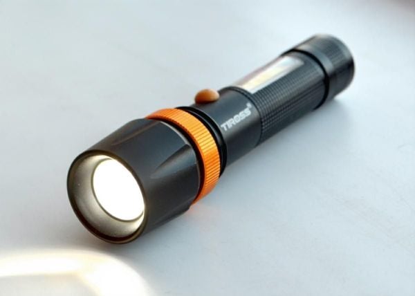Tiross oppladbar lommelykt CREE LED T6 XML 10W