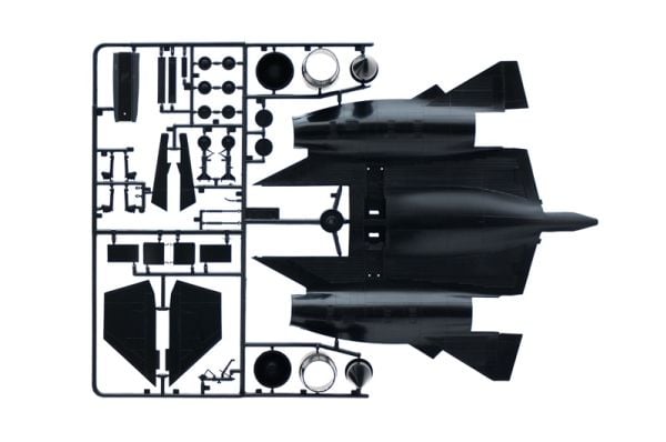 1:72 SR-71 BLACKBIRD med drönare