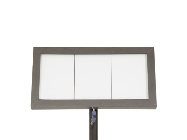 Securit® 3xA4 COATED STEEL belyst informationsdisplay